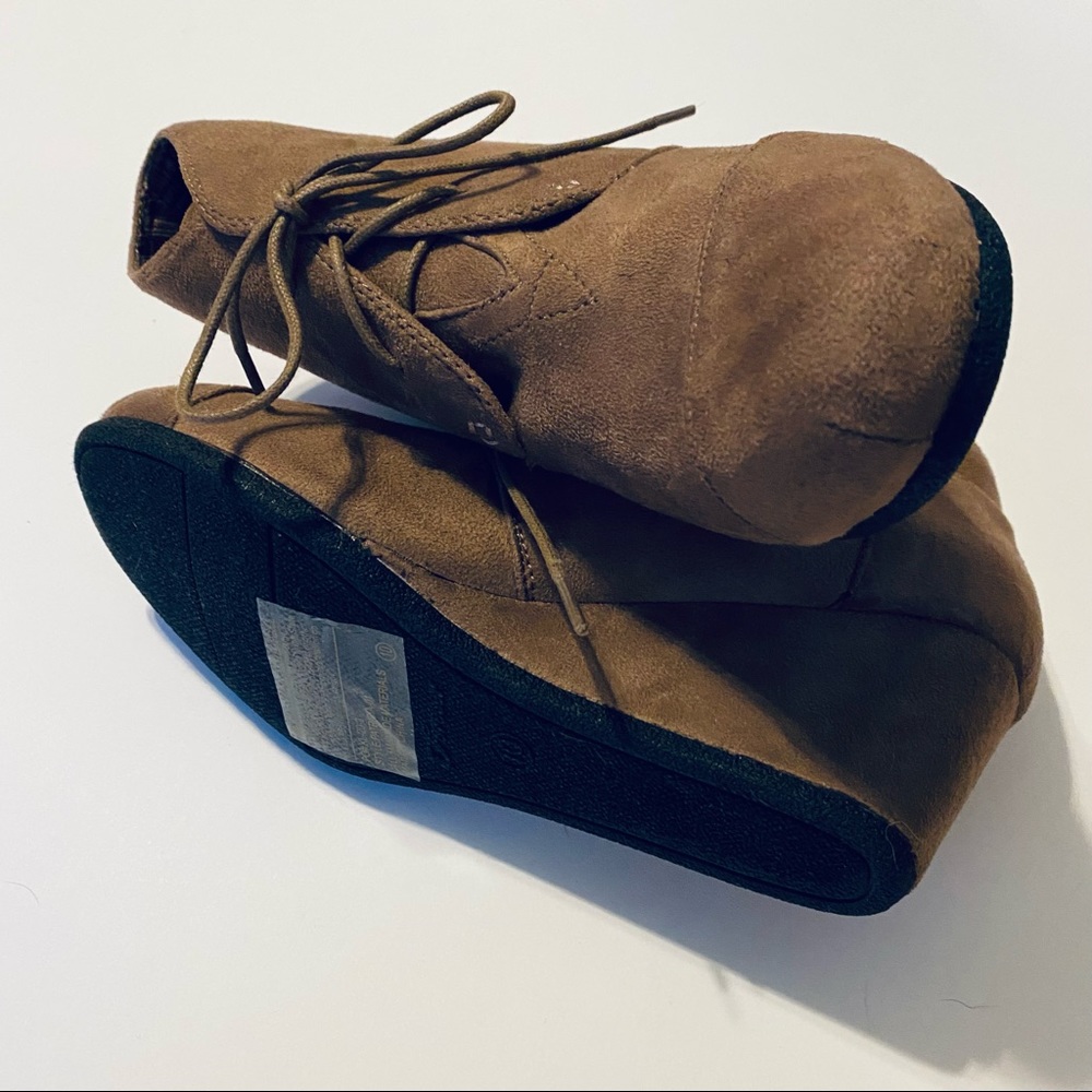 (4/$25)NWT Brown Butter Wedges